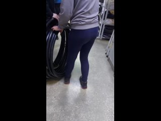 ass in leggings (hidden filming)